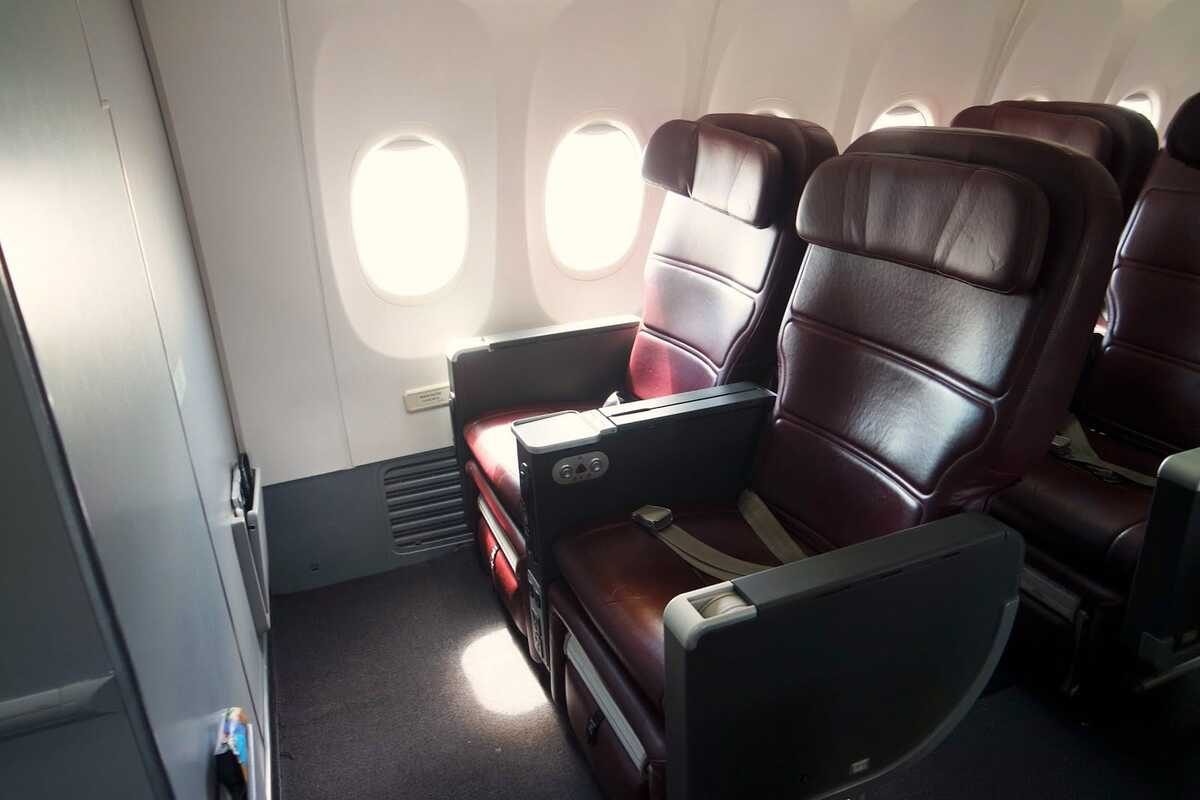 Qantas 737 Business Class cabin