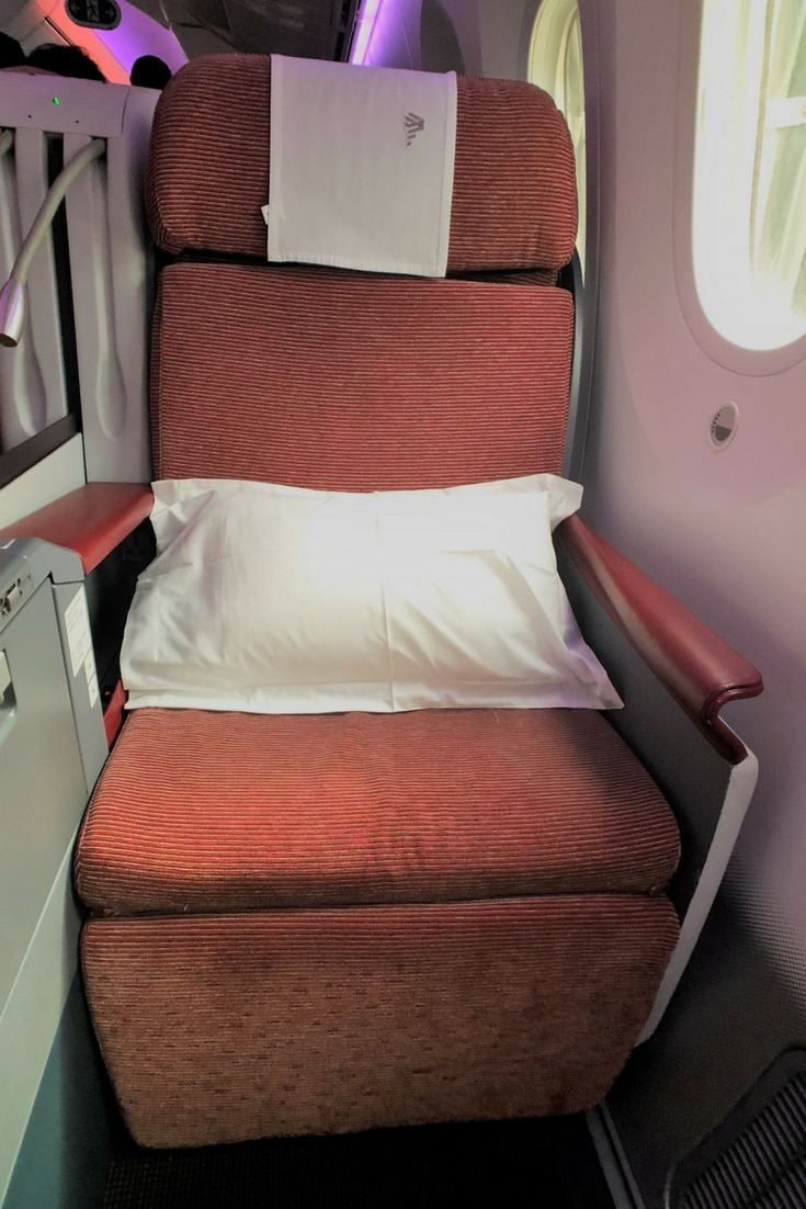 LATAM BUSINESS CLASS SEAT FRONT VIEW