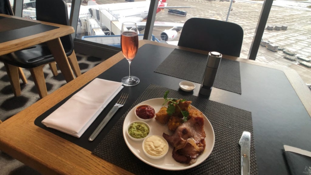 qantas first class lounge meal