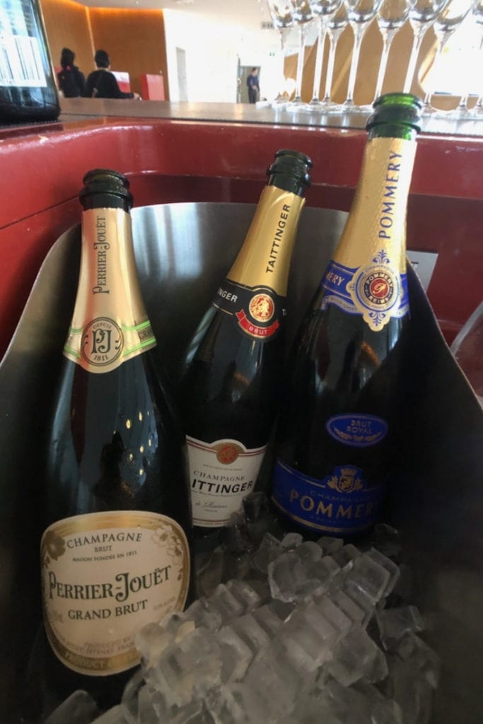 qantas first class lounge sydney champagne