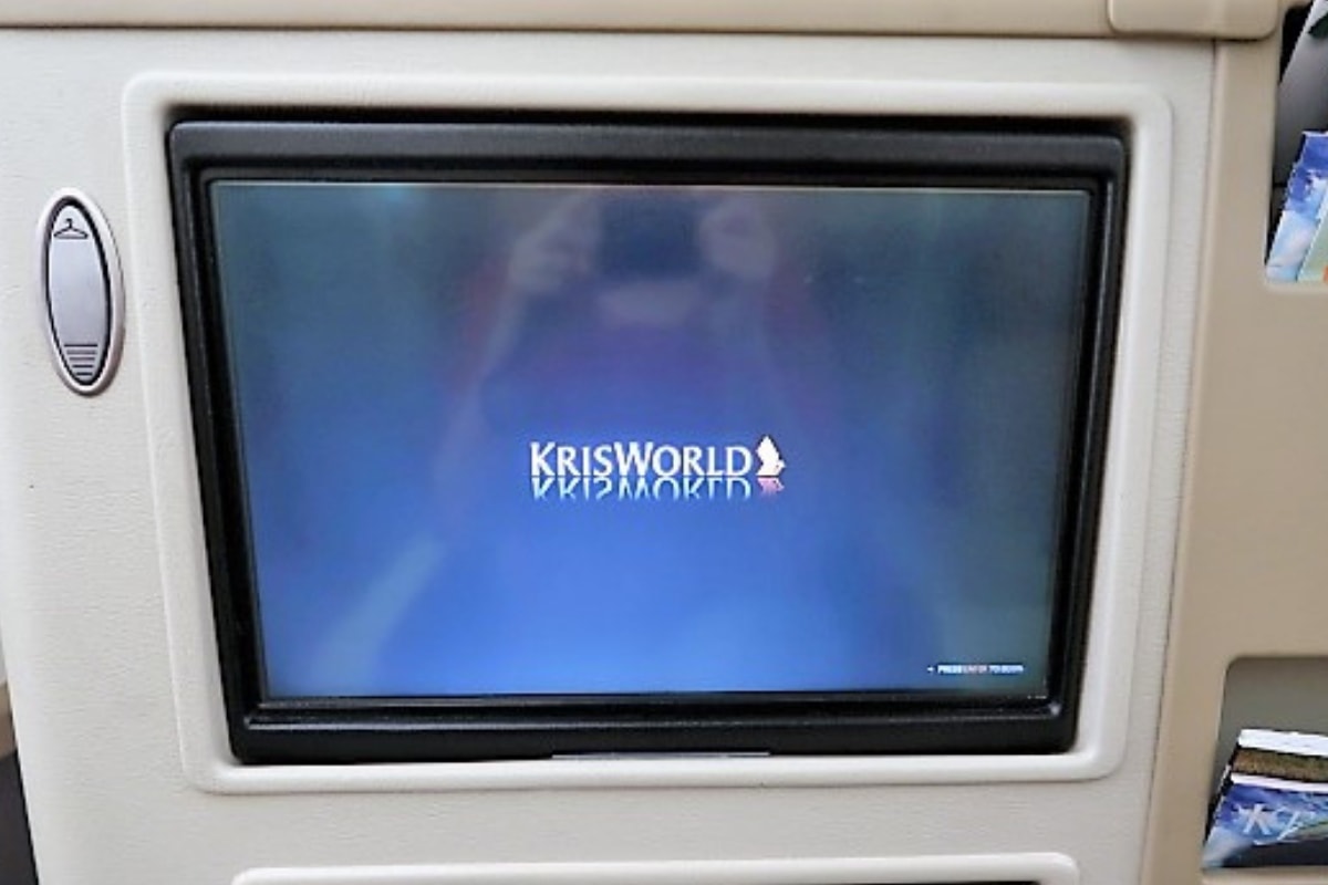 singapore airlines a330 business class entertainment screen