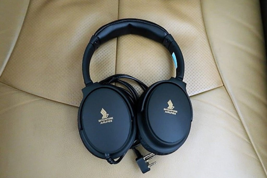 singapore airlines a330 business class headphones