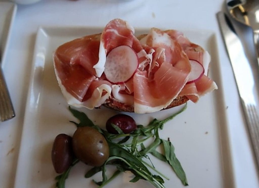 Singapore Airlines A330 business class prosciutto sandwich