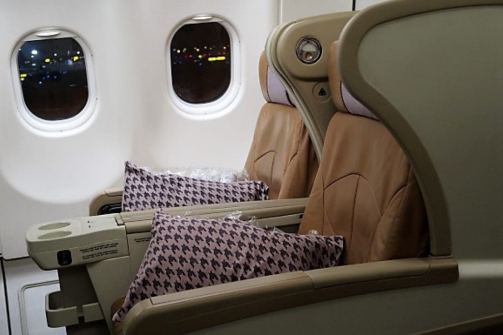 singapore airlines a330 business class seat side view