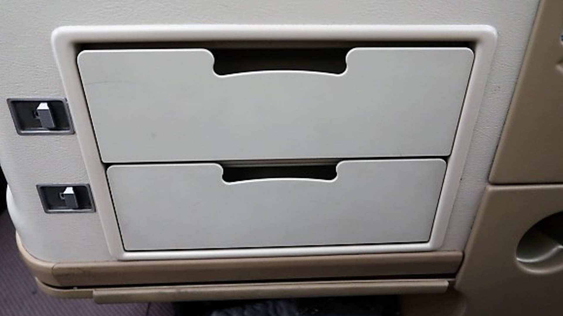 singapore airlines a330 business class storage drawer