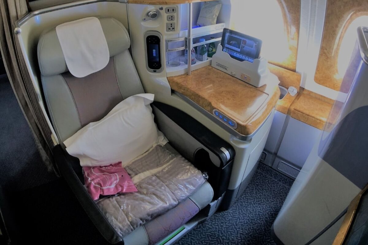 emirates business class review a380 seat view wide