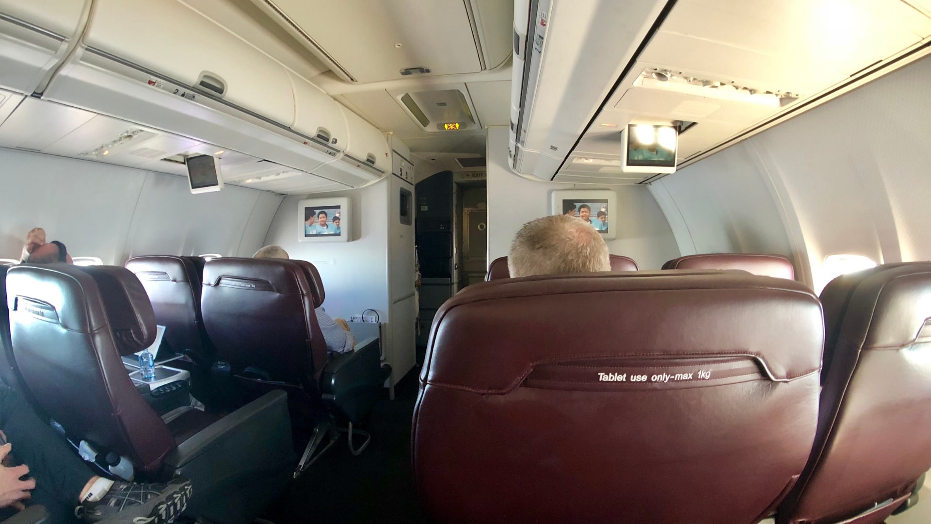 qantas domestic business class review cabin 737