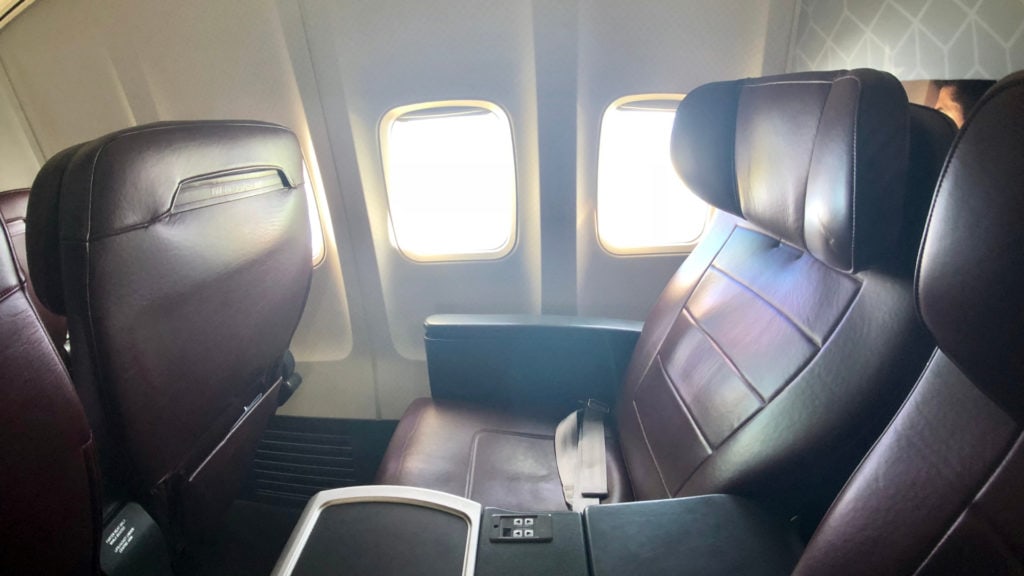 qantas 737 domestic business class review seat long shot