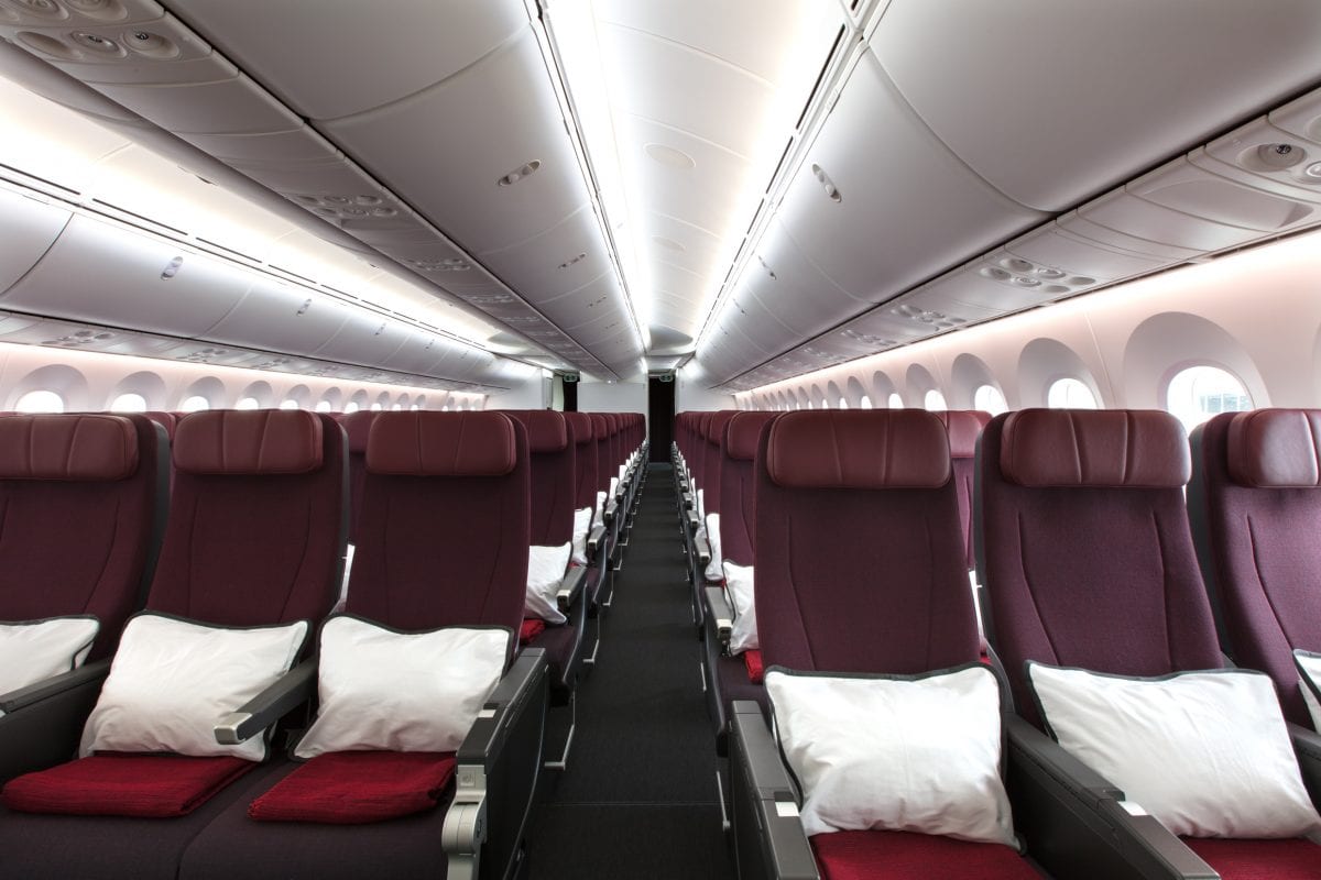 qantas dreamliner 787 economy cabin