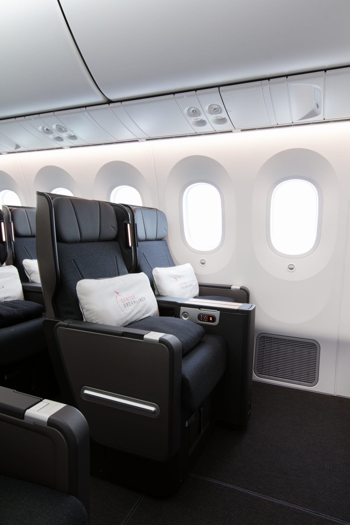 Inside the Qantas Dreamliner: Guide to the Boeing 787