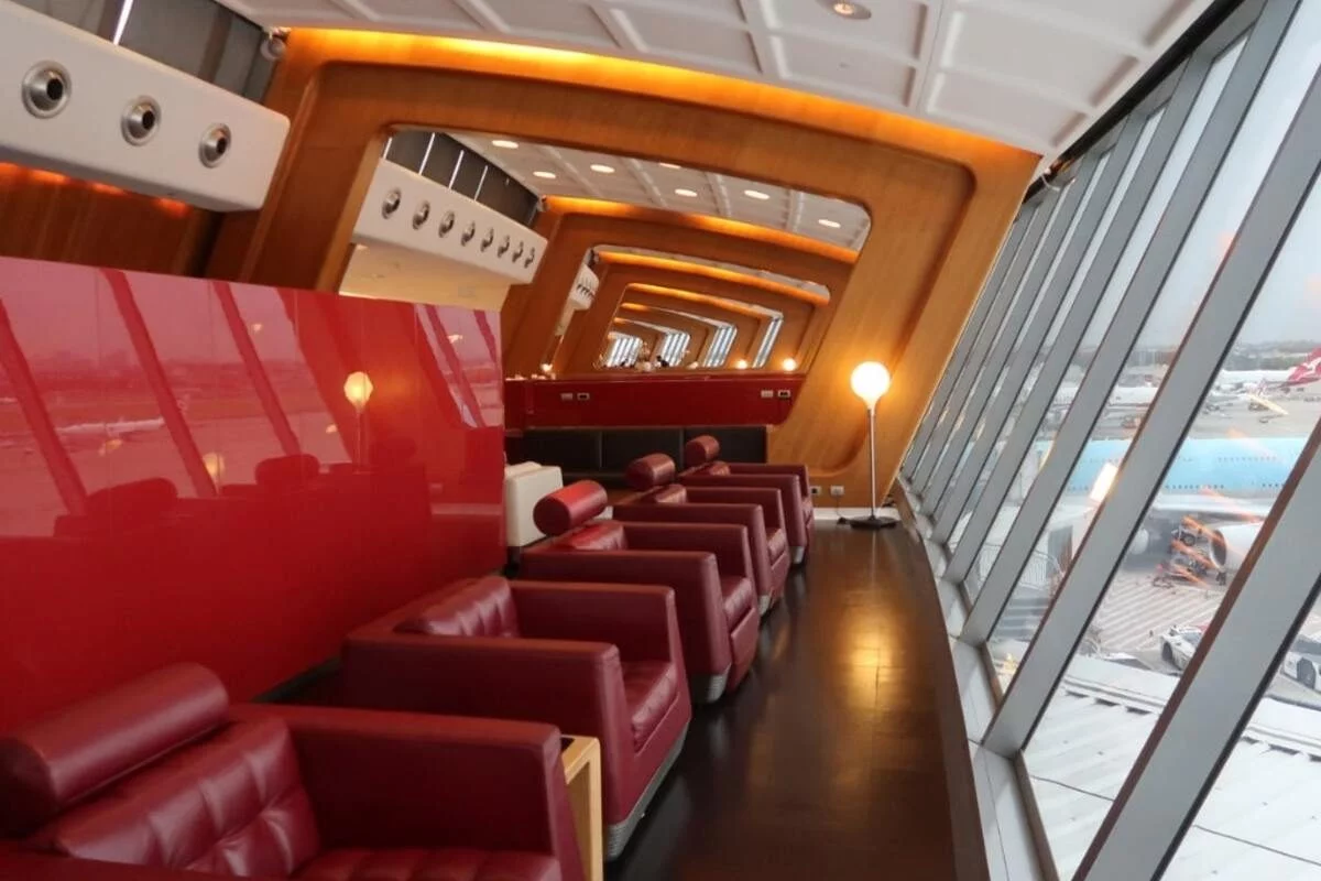 sydney first class qantas lounge