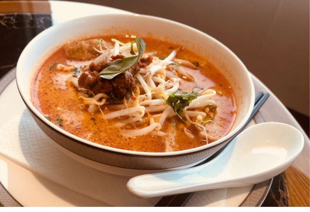 singapore airlines krisflyer lounge laksa