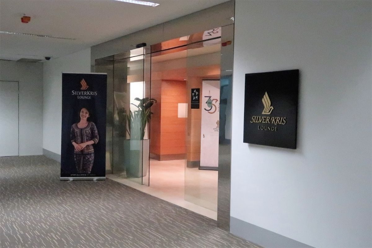 singapore airlines krisflyer lounge adelaide airport - entry