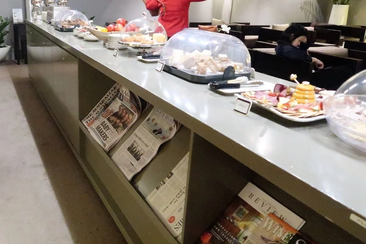 singapore airlines krisflyer lounge adelaide airport - buffet