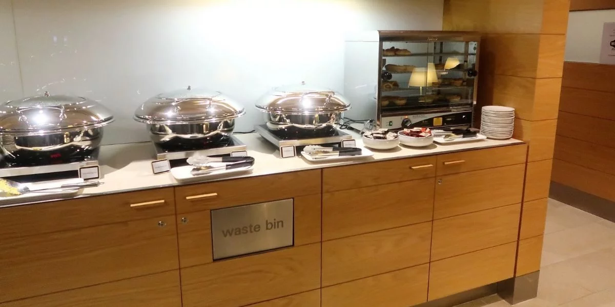 singapore airlines krisflyer lounge adelaide airport - hot food