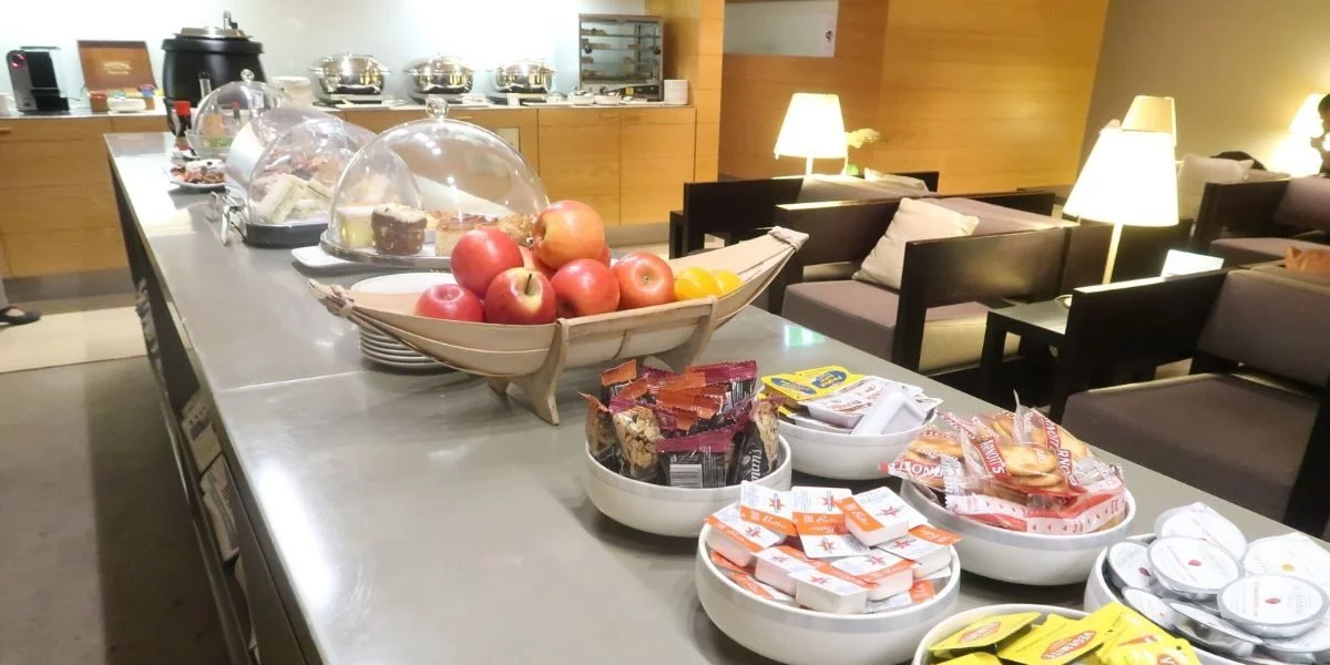 singapore airlines krisflyer lounge adelaide airport apples