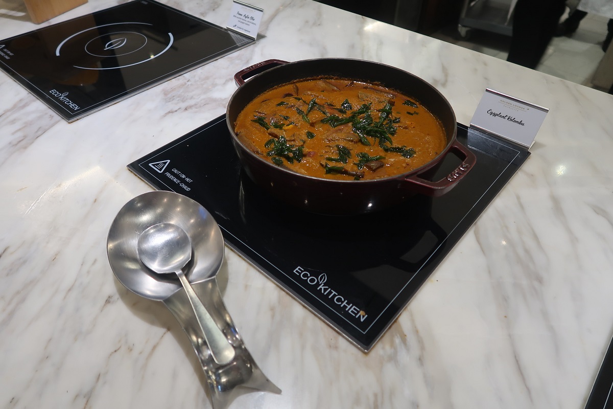 Malaysia Airlines KL Golden Lounge Satellite Terminal eggplant