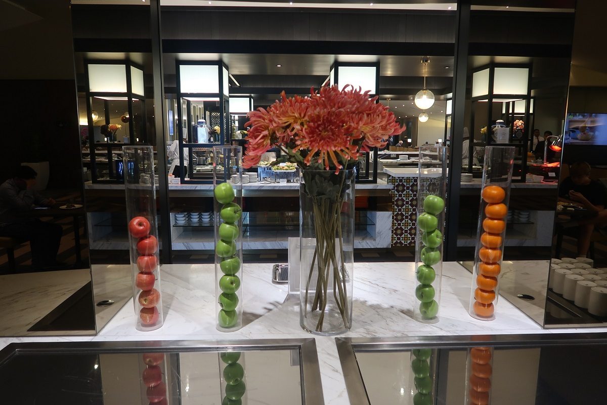 Malaysia Airlines KL Golden Lounge Satellite Terminal food fruit tubes Malaysia Airlines KL Golden Lounge Satellite Terminal food fruit tubes