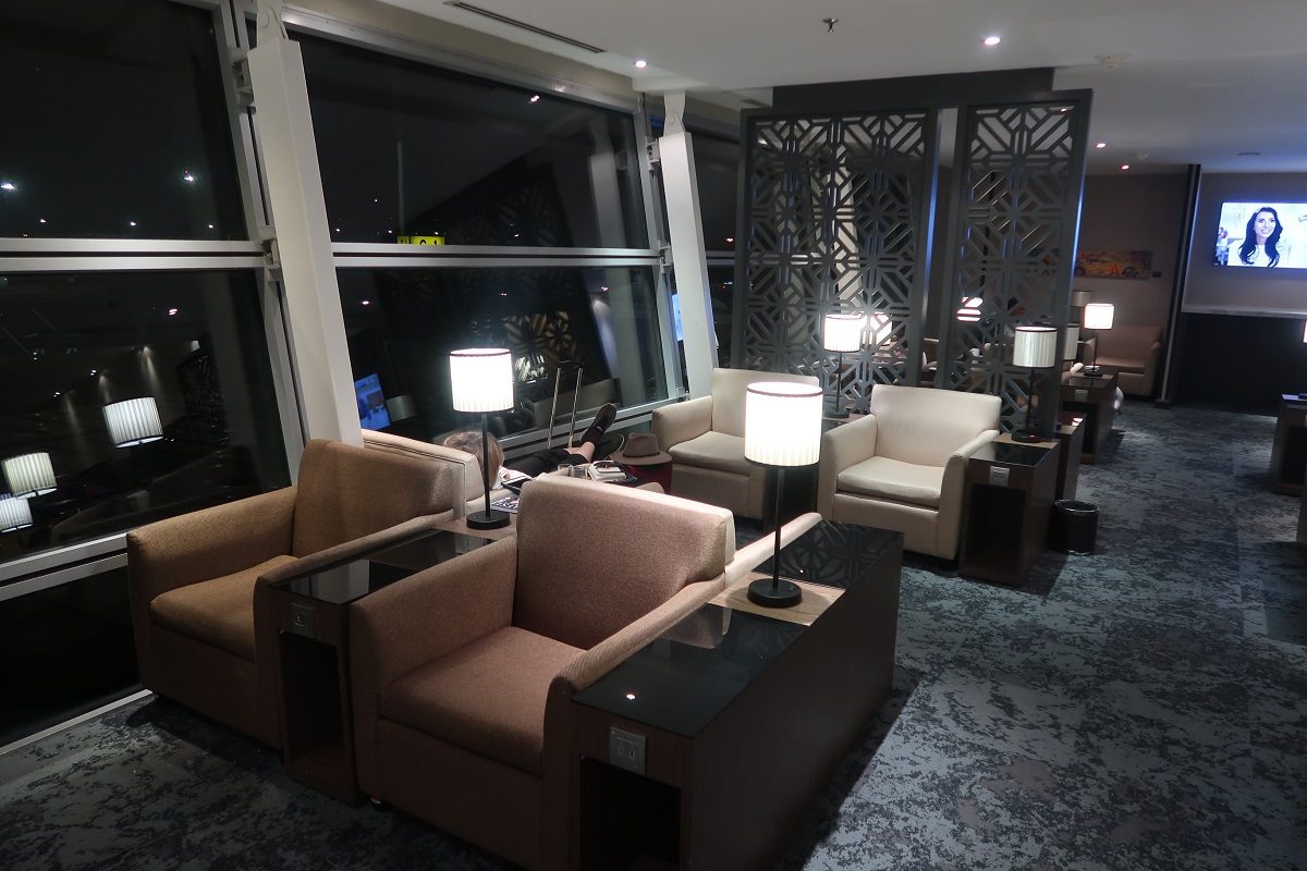 Malaysia Airlines KL Golden Lounge Satellite Terminal open space (4)