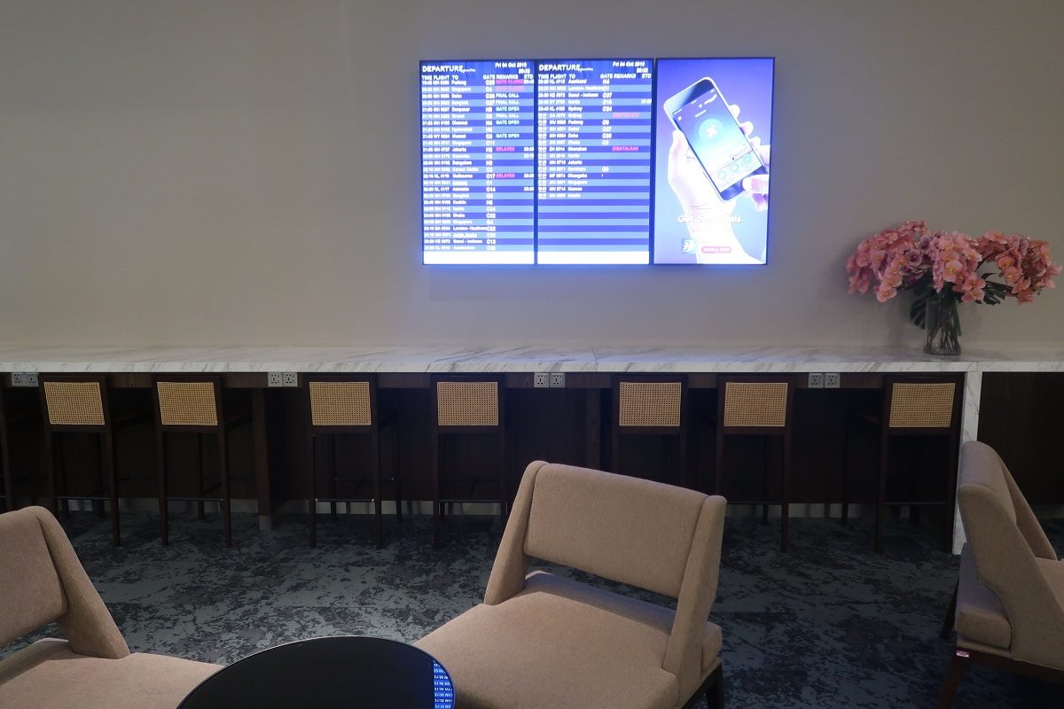 Malaysia Airlines KL Golden Lounge Satellite Terminal open space (6) Malaysia Airlines KL Golden Lounge Satellite Terminal open space (6)