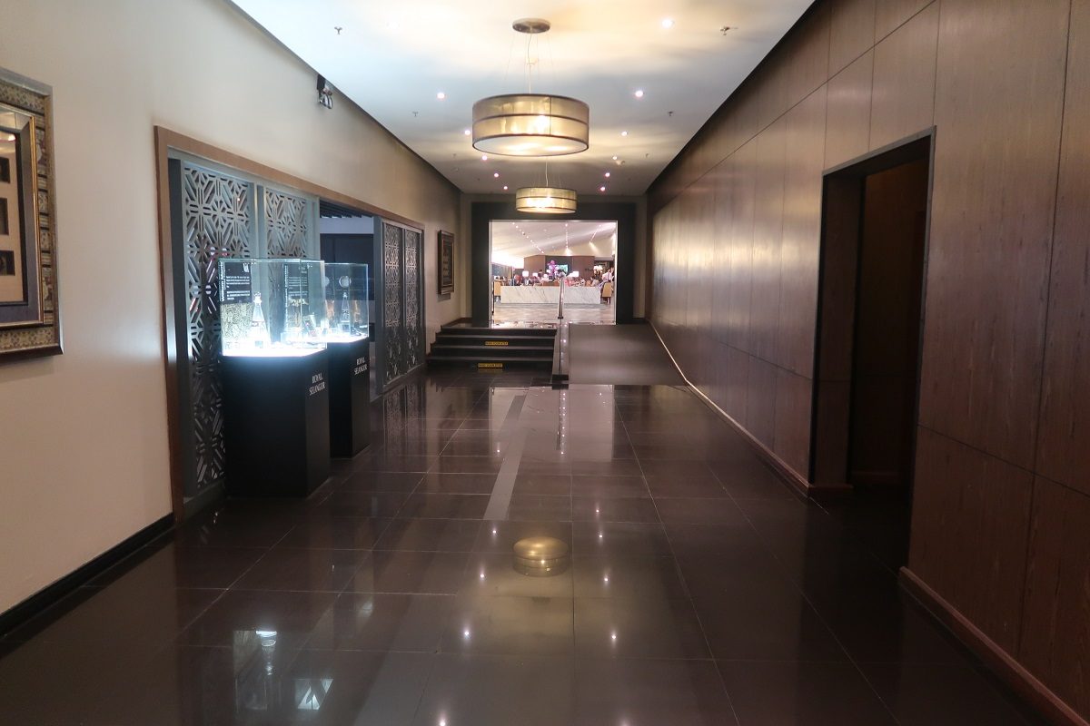 Malaysia Airlines KL Golden Lounge Satellite Terminal corridor 1