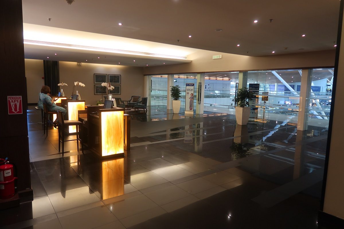Malaysia Airlines KL Golden Lounge Satellite Terminal foyer 2