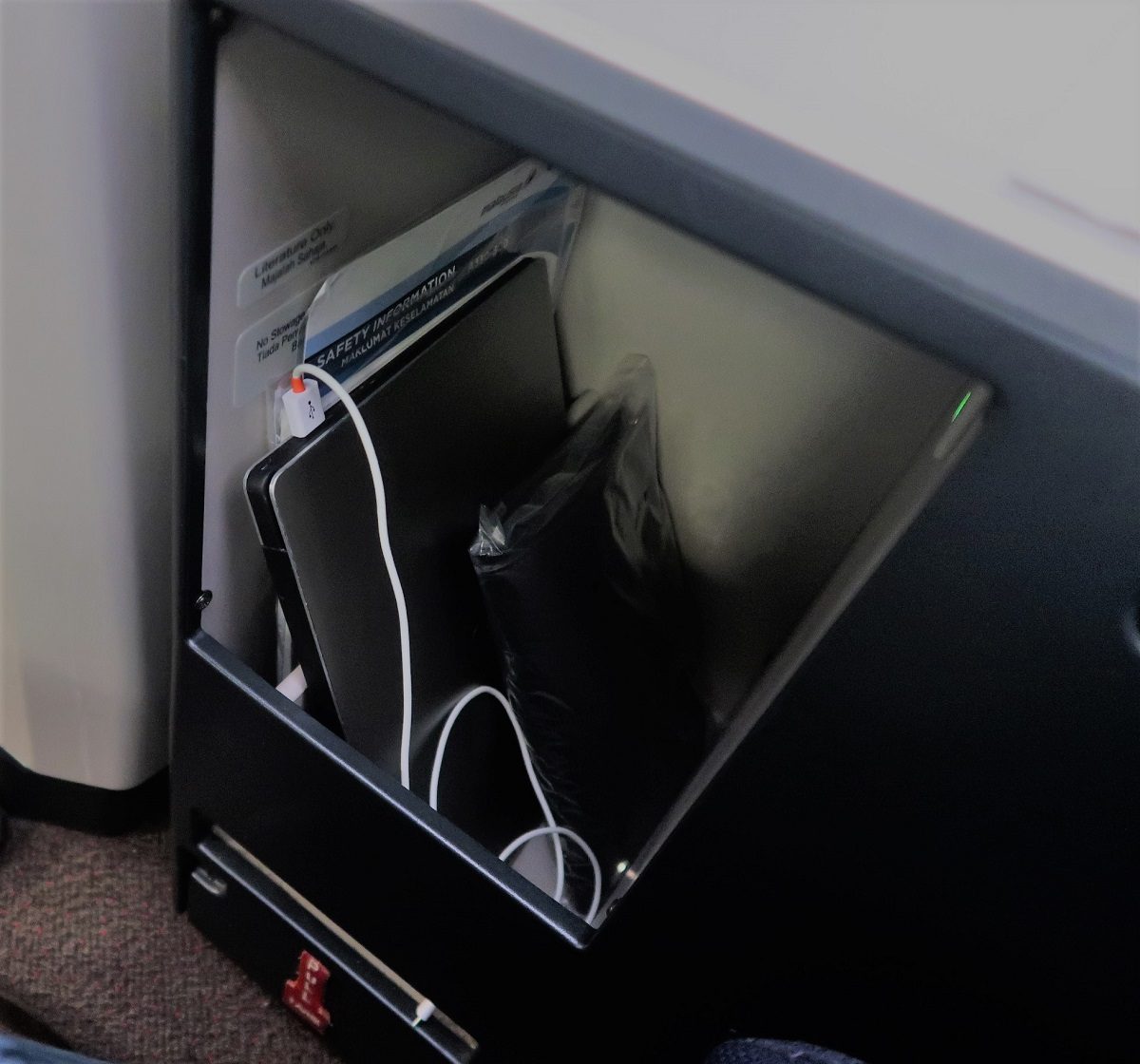 Malaysia Airlines Business Class KUL to ADE pic seat storage