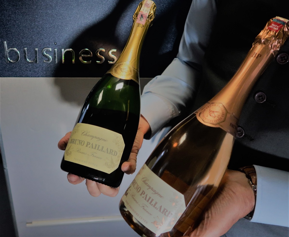 Malaysia Airlines Business Class KUL to ADE pic champagne and rose