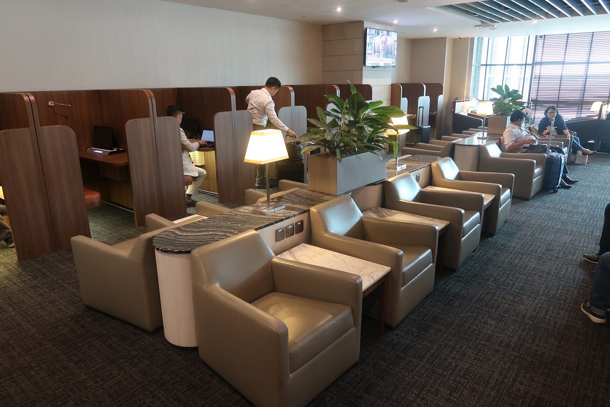 SATS Premier Lounge Terminal 2 Singapore Airport cubicles row