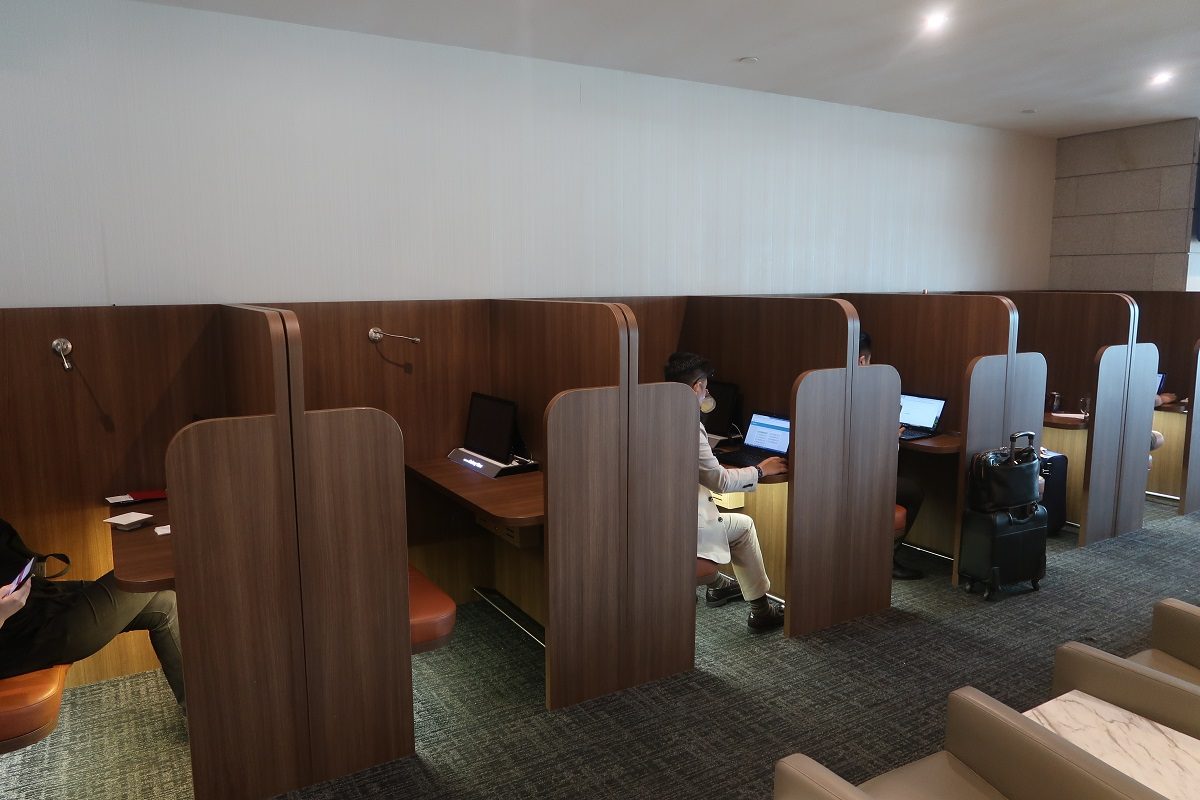 SATS Premier Lounge Terminal 2 Singapore Airport cubicle row 2