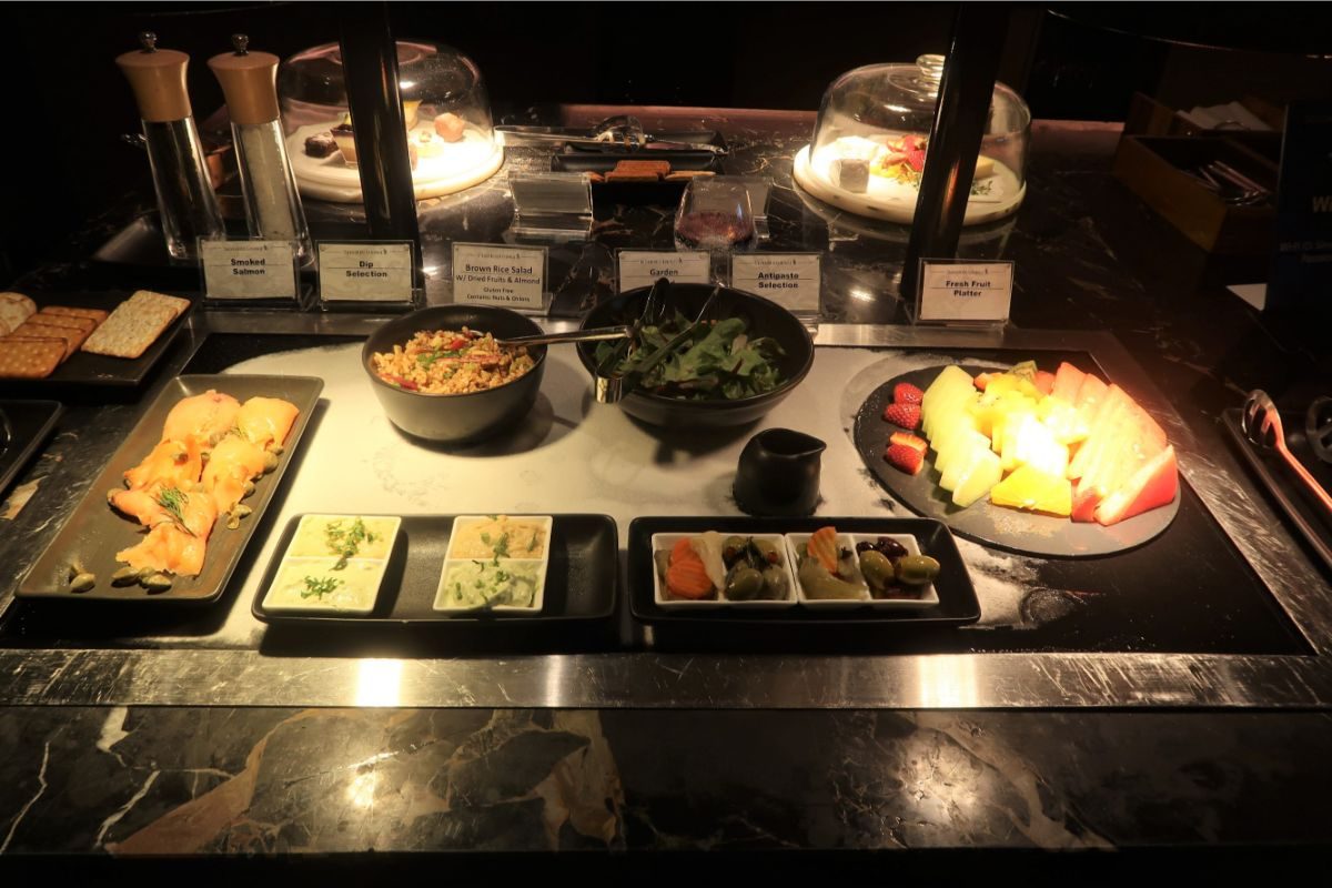 Singapore Airlines SilverKris Lounge Sydney lounge salads