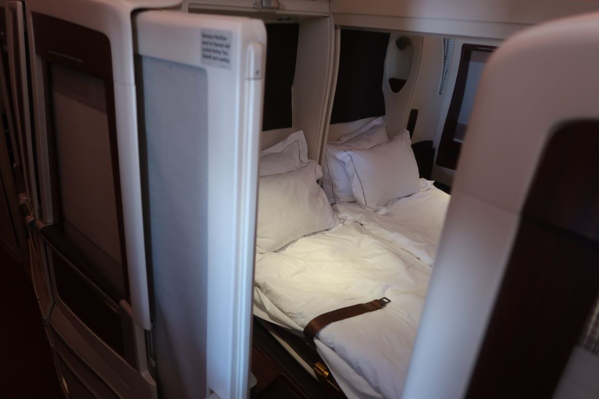 Singapore Airlines old A380 First Class Suite (63) Singapore Airlines old A380 First Class Suite champagne double suite