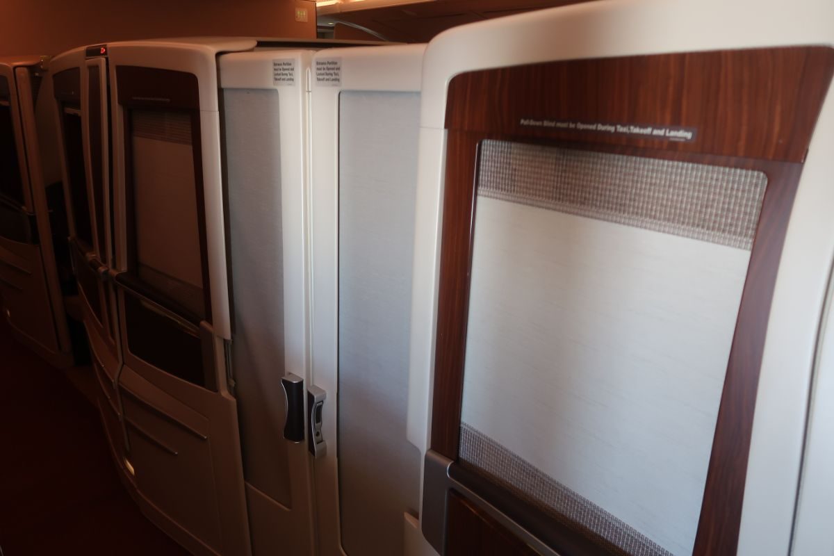Singapore Airlines old A380 First Class Suite (66) Singapore Airlines old A380 First Class Suite champagne internal suite