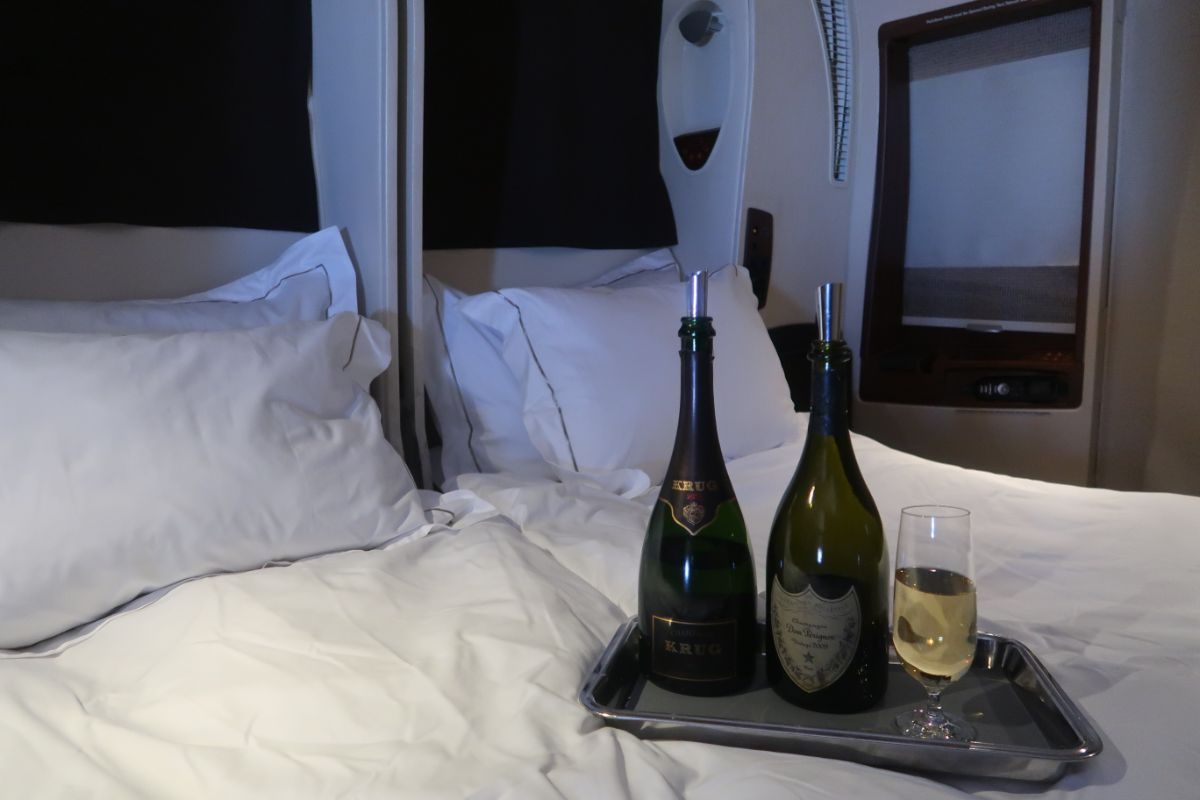 Singapore Airlines old A380 First Class Suite (87) Singapore Airlines old A380 First Class Suite champagne double suite