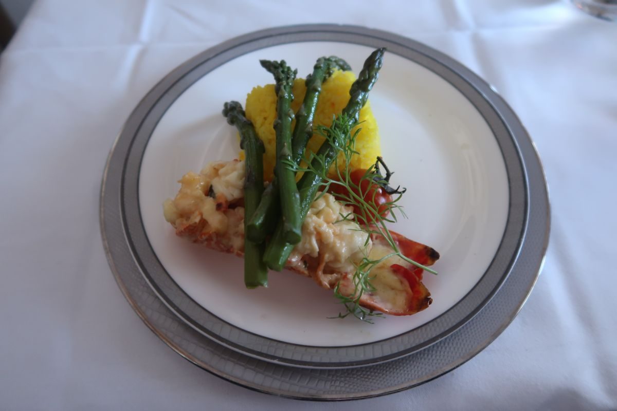 Singapore Airlines old A380 First Class Suite (9) Singapore Airlines old A380 First Class Suite lobster thermidor