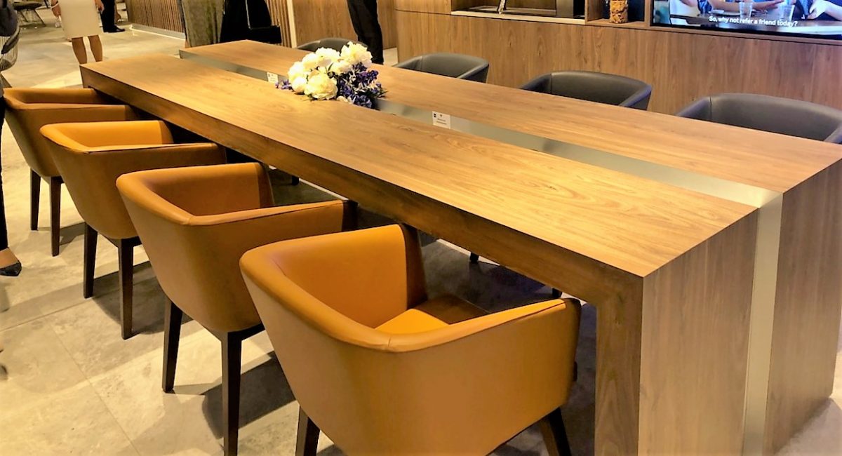 American Express Lounge, Sydney Airport: Long-table seating