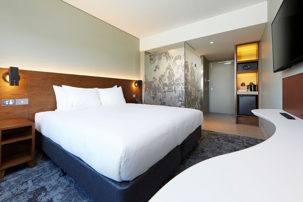 Holiday inn Melbourne southbank bedroom