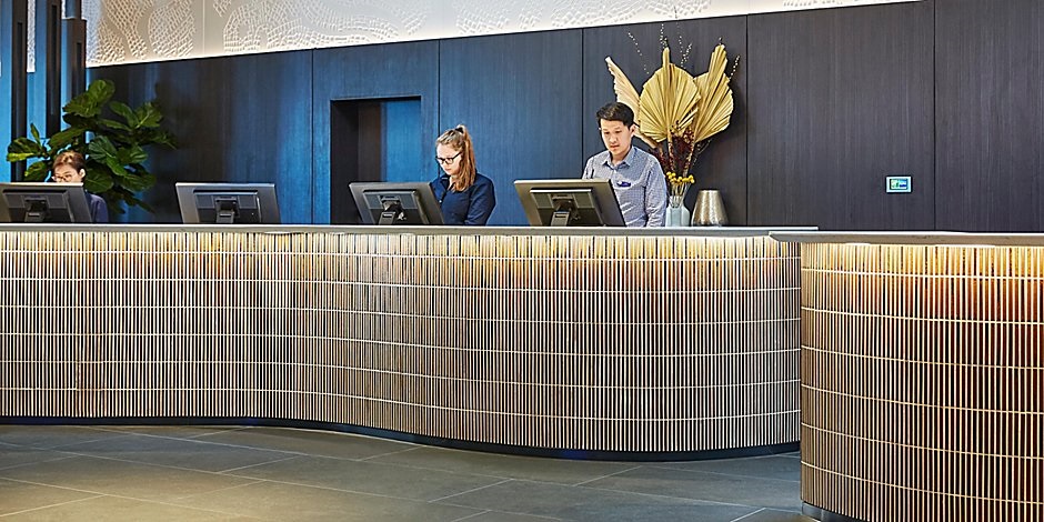 Holiday Inn Express Melbourne Southbank reception