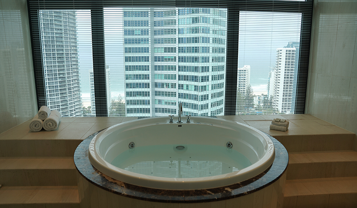 voco gold coast spa