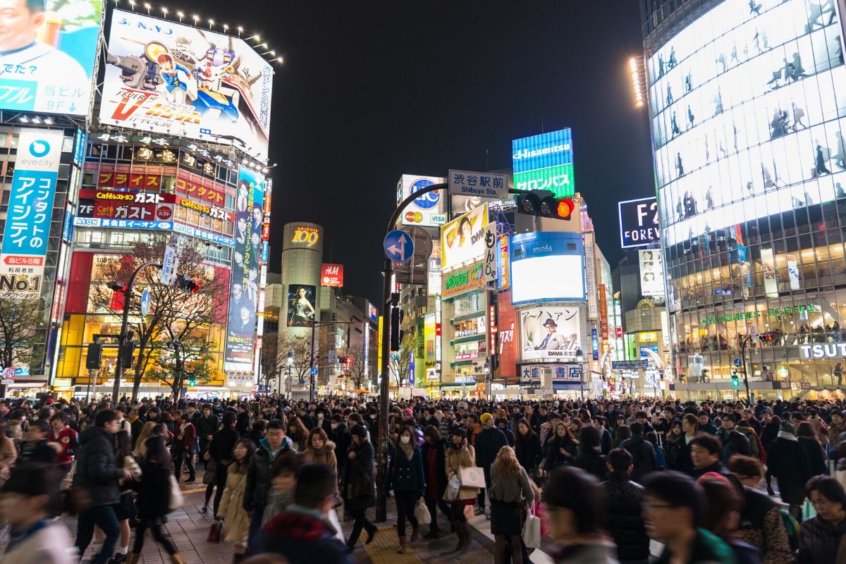 shibuya crossing in tokyo