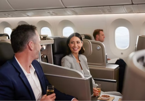 qantas-dreamliner-business-class-people-image-small