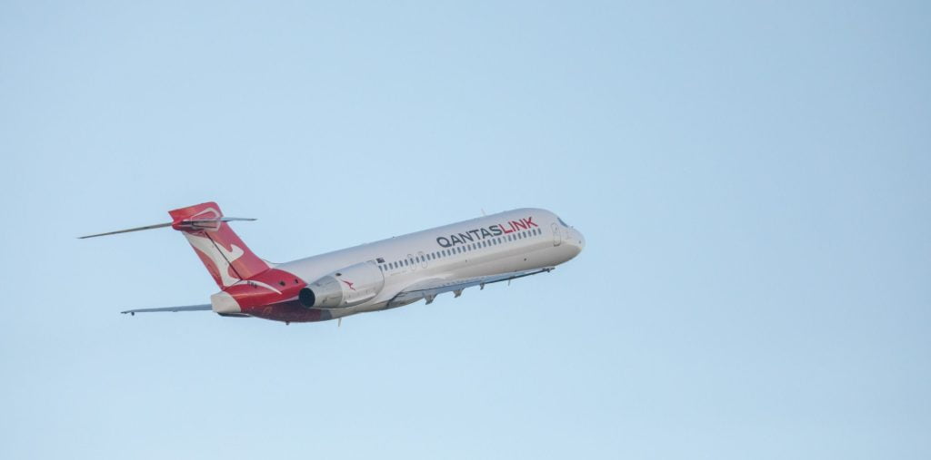 qantas boeing 717 in flight