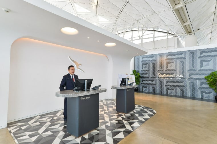 qantas-hong-kong-lounge-image qantas hong kong international lounge welcome desk